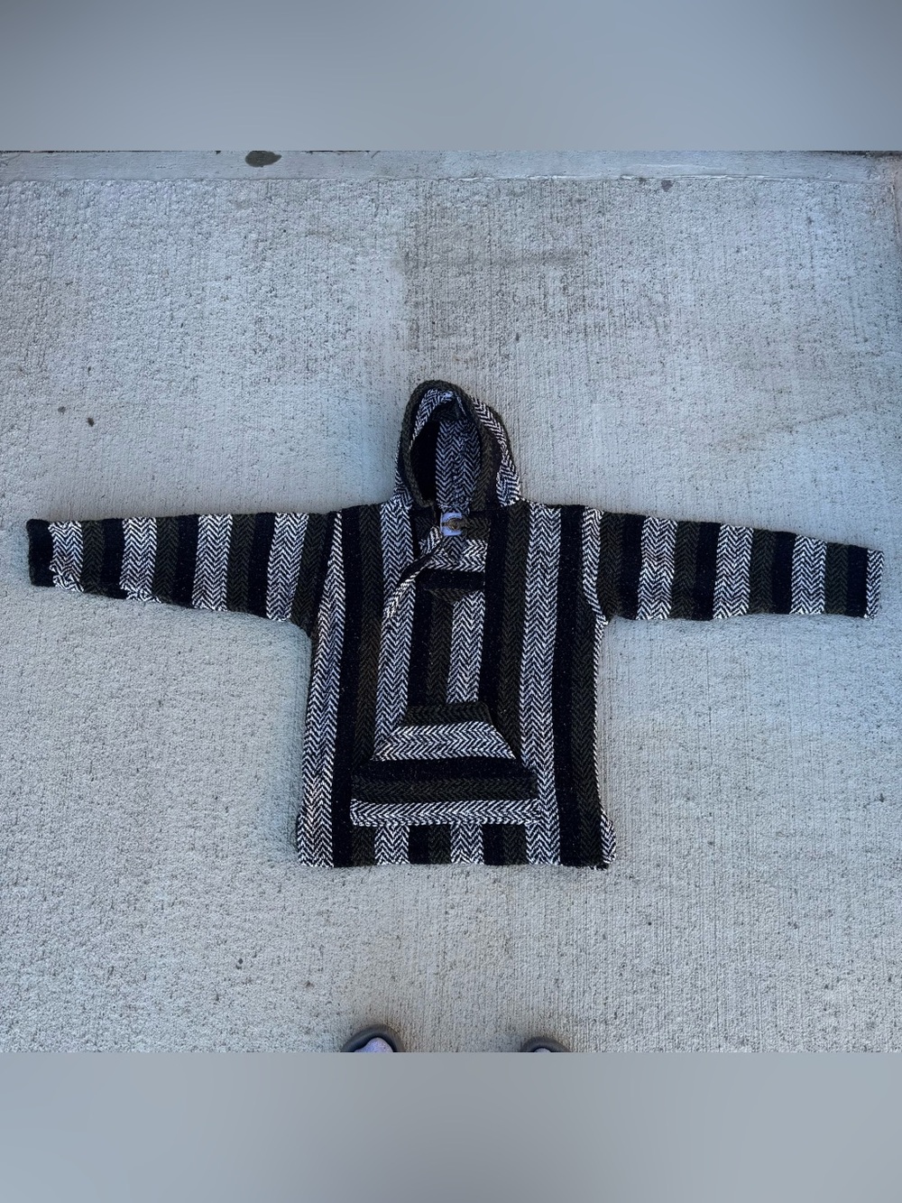 Earth Ragz Hoodie Mens Small Black Baja Woven Striped Pullover Drug Rug Poncho